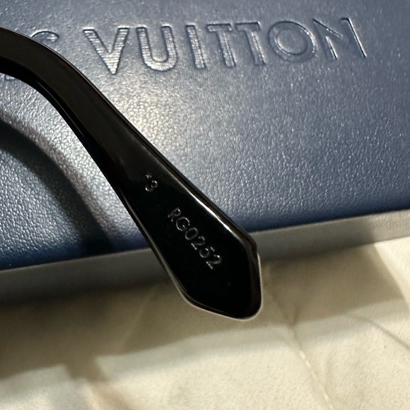 Mens . Louis Vuitton. (New authentic 100%  Z1502W 
Evidence Sunglasses - Picture 4 of 11